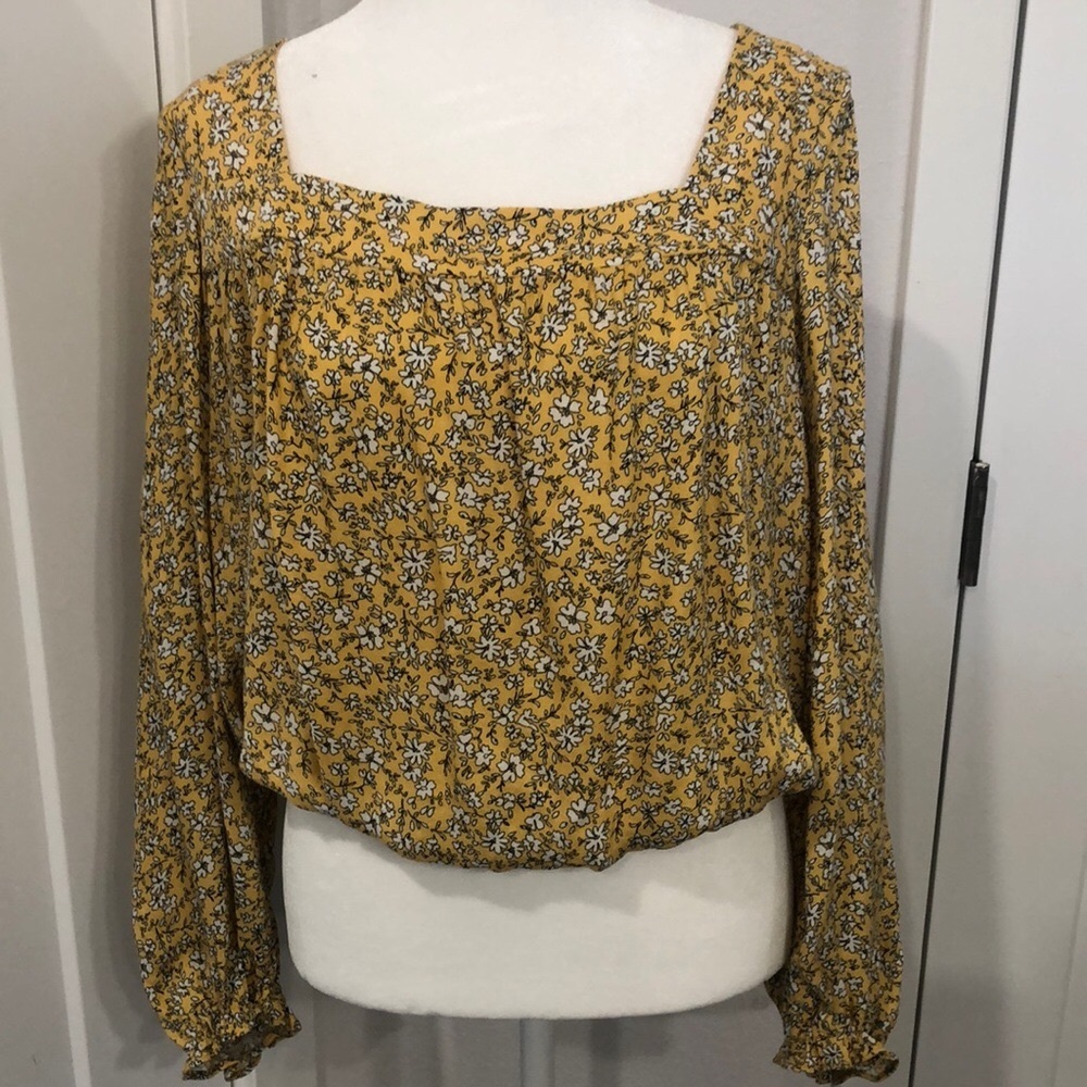 ROWA 100% Rayon Long Sleeve Square Neck Ditzy Black, white, and yellow floral.